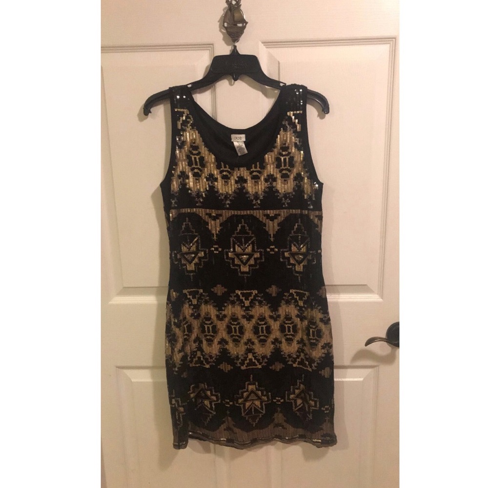 Cache sequin dress